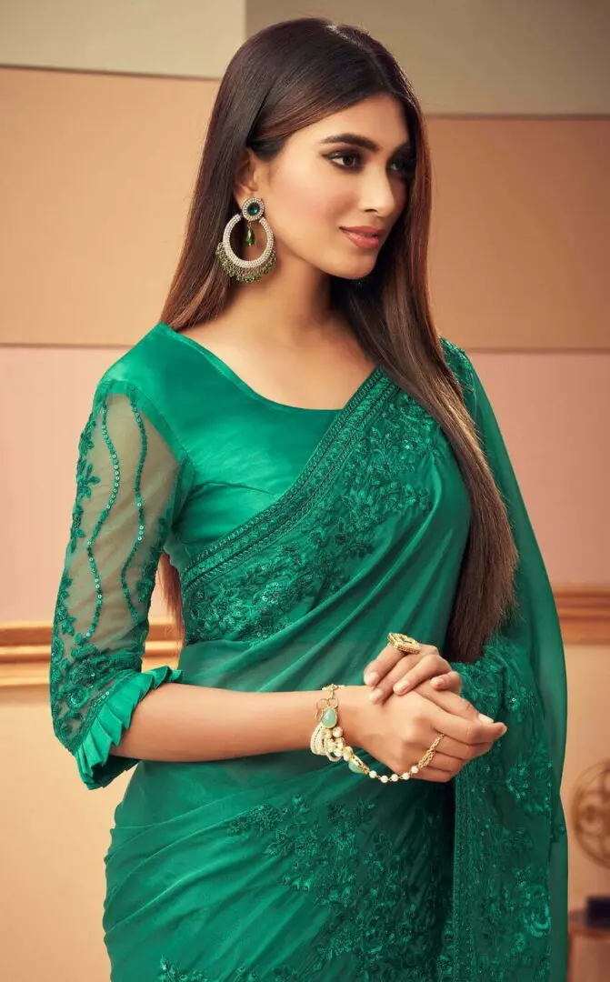 Adorning Dark Green Soft Silk Saree With Hypnotic Blouse Piece –  LajreeDesigner