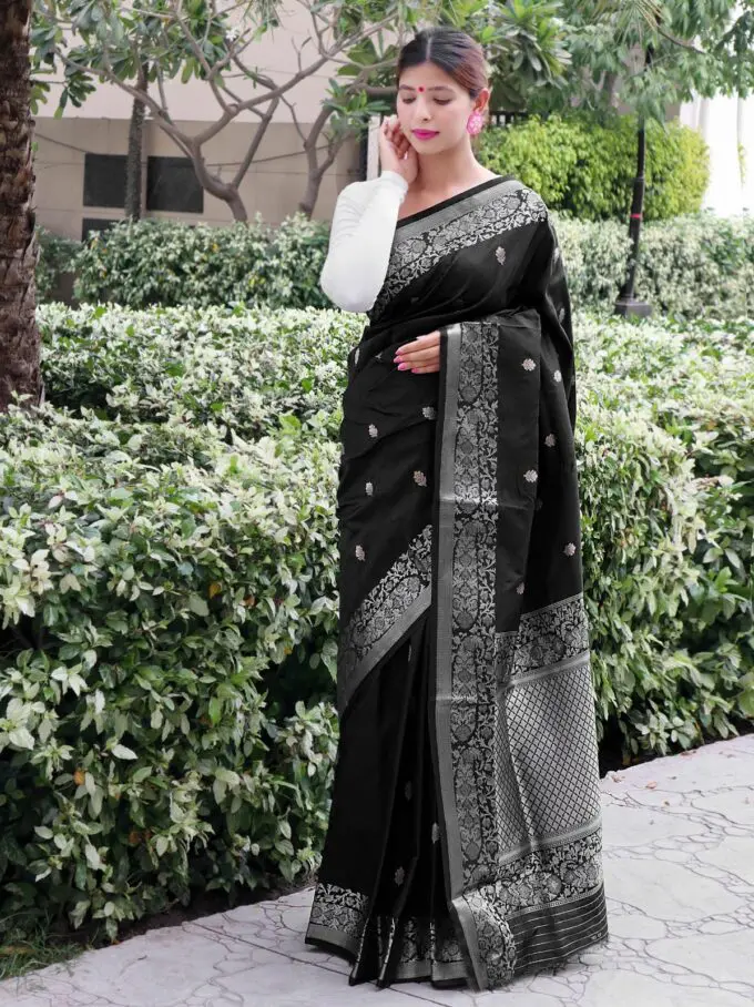 black soft silk saree rawaazfashion